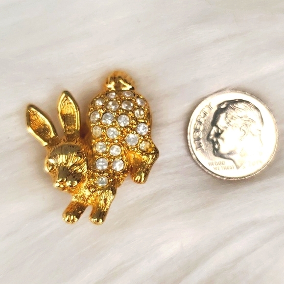 Vintage 80s Avon Small Gold Tone Rhinestone Bunny Rabbit Hare Brooch Pin Button - Picture 5 of 10